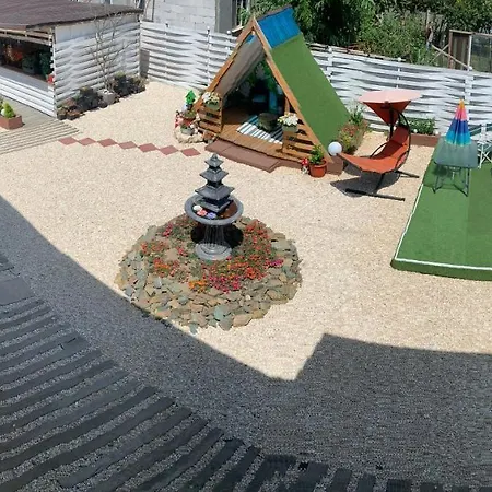 Casa Curcubeu بيت ضيافة
